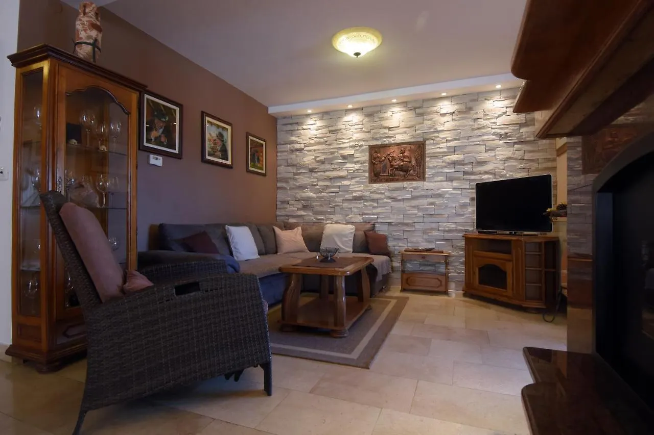 Gallery Premium 99 Near Ammphiteatre With Garage 5 Days And More Gratis Apartment Pula 0*,  Croatia