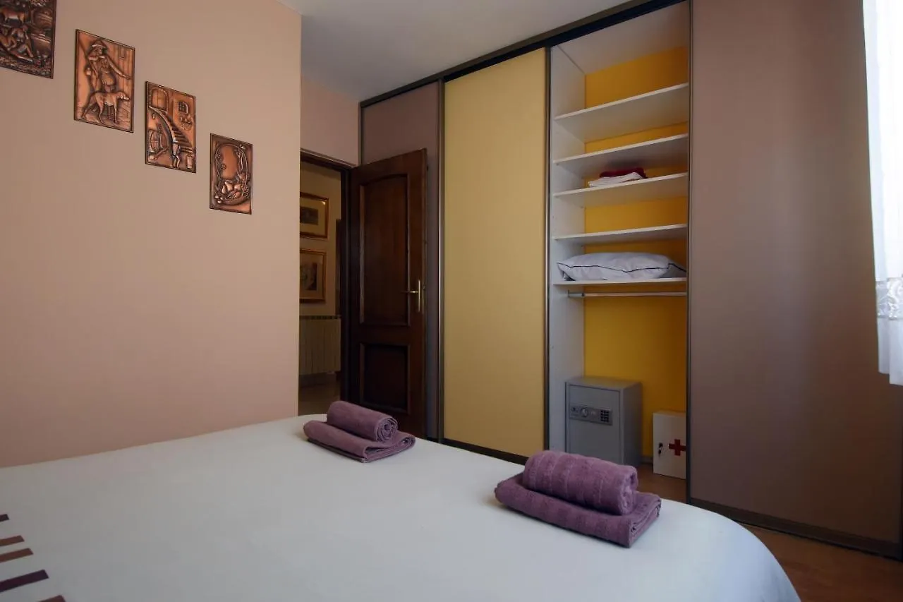 Gallery Premium 99 Near Ammphiteatre With Garage 5 Days And More Gratis Apartment Pula