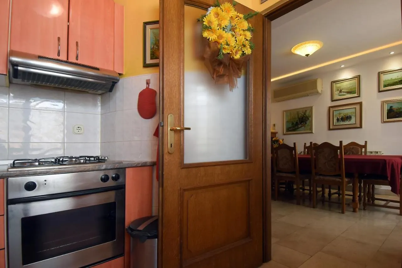 Gallery Premium 99 Near Ammphiteatre With Garage 5 Days And More Gratis Apartment Pula