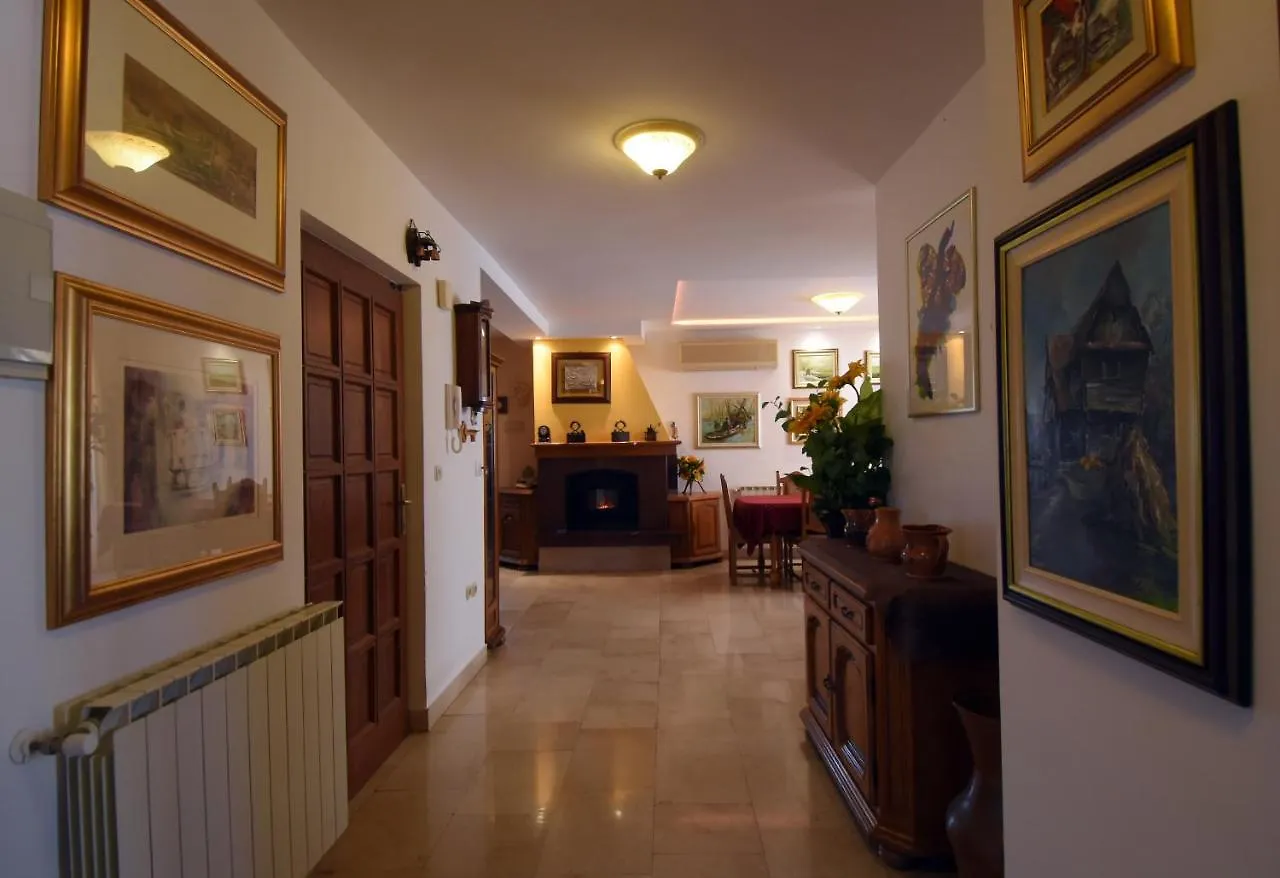 Gallery Premium 99 Near Ammphiteatre With Garage 5 Days And More Gratis Apartment Pula Croatia