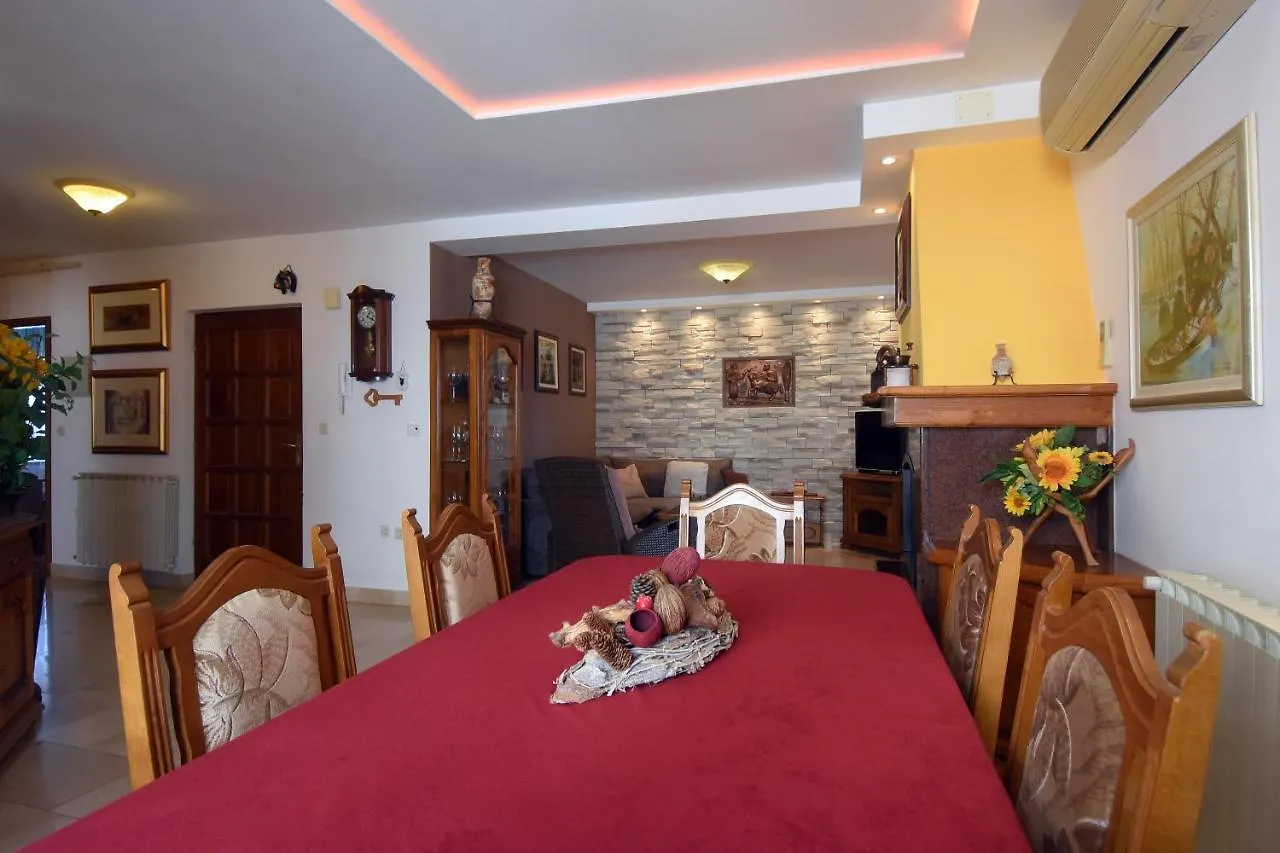 Gallery Premium 99 Near Ammphiteatre With Garage 5 Days And More Gratis Apartment Pula