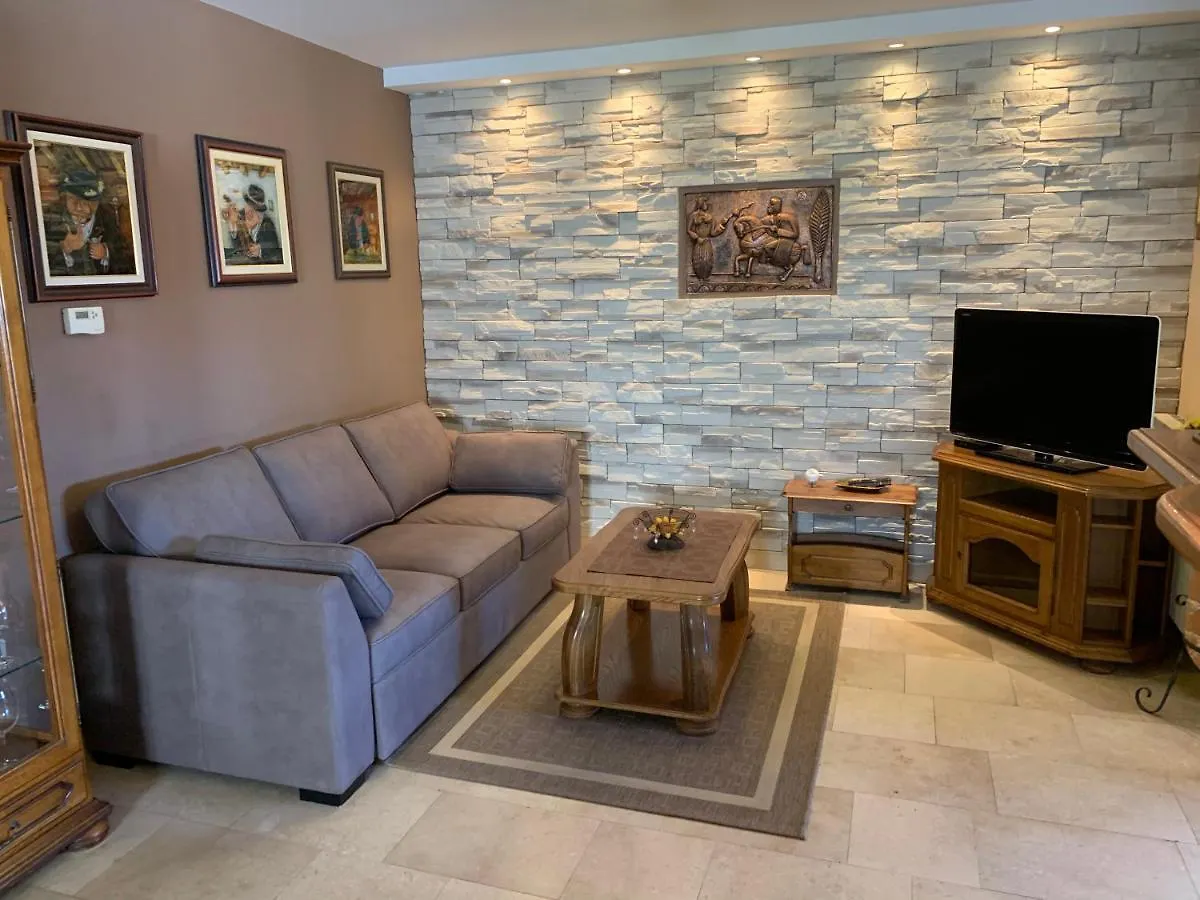Gallery Premium 99 Near Ammphiteatre With Garage 5 Days And More Gratis Apartment Pula