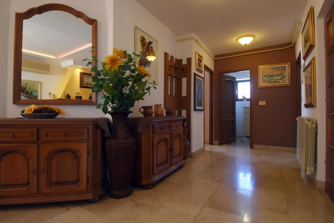 Apartament Gallery Premium 99 Near Ammphiteatre With Garage 5 Days And More Gratis Pula