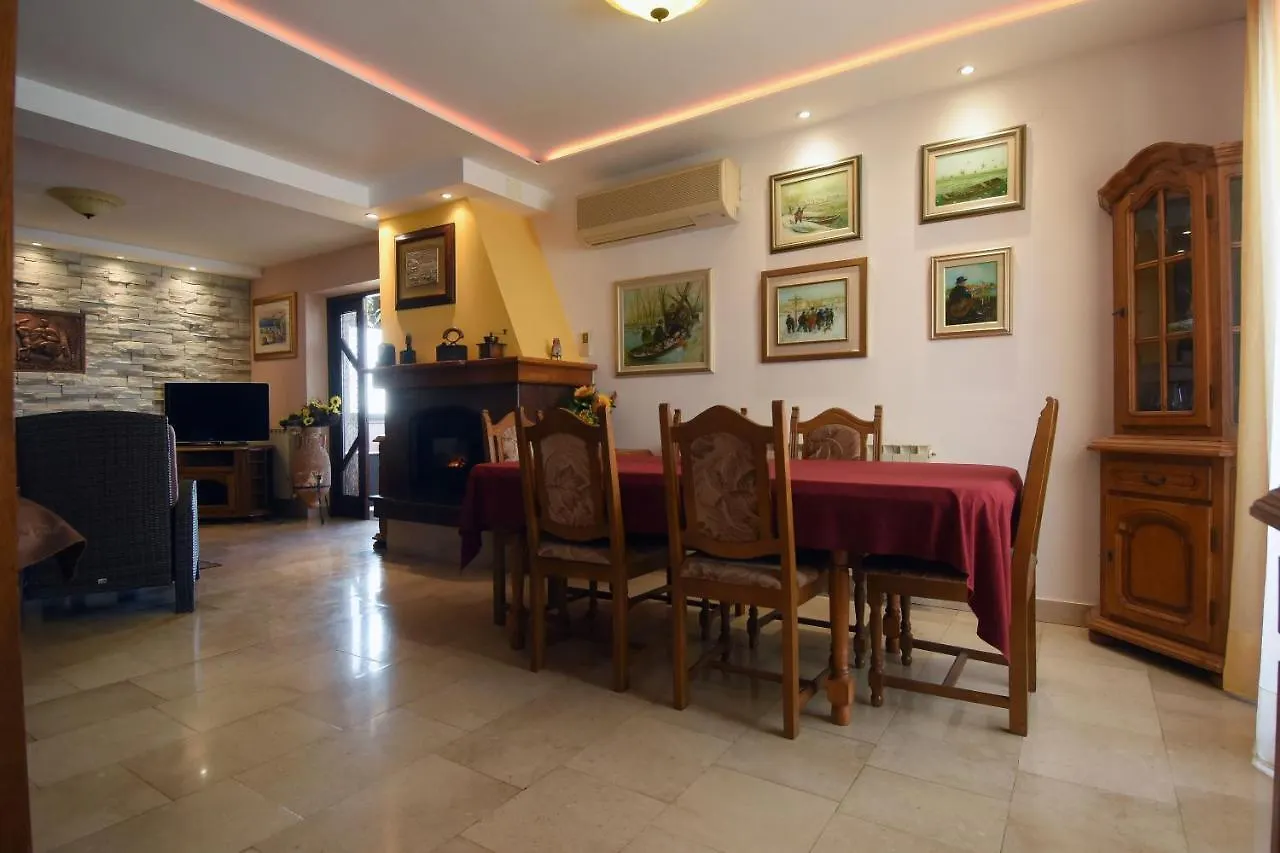 Apartament Gallery Premium 99 Near Ammphiteatre With Garage 5 Days And More Gratis Pula Chorwacja